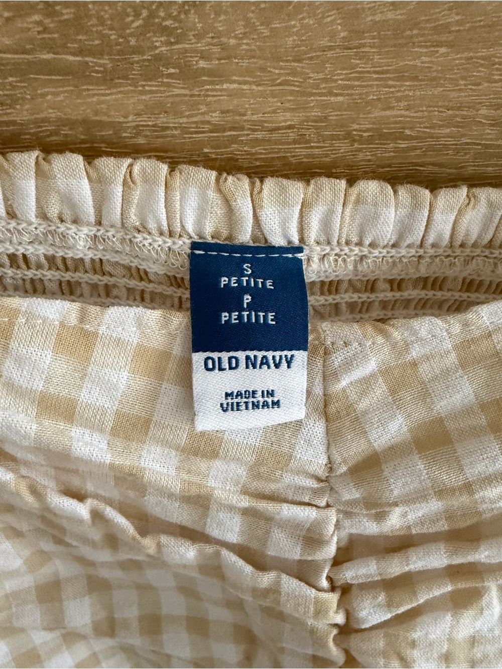 Old Navy Cream and White Gingham Puff-Sleeve Crop Top - Picture 3 of 3